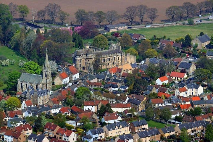 Outlander and Castles Film Locations Day Tour from Edinburgh