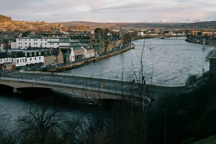 Discover Inverness Highlights 5H Private City Tour