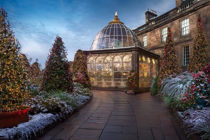 Edinburgh: Festive Christmas Market & Botanic Gardens Day Tour