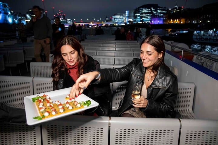 River Thames Evening Cruise with Sparkling wine and Canapés