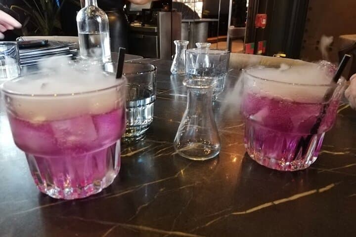 A Taste of Manchester History with Meals Drinks and Guide