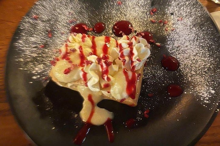 A Taste of Manchester History with Meals Drinks and Guide
