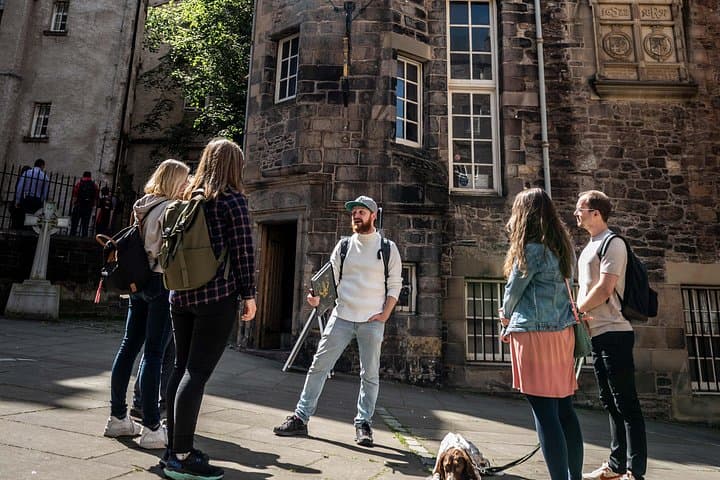 Edinburgh Old Town Walking Tour With Holyrood Palace Entry