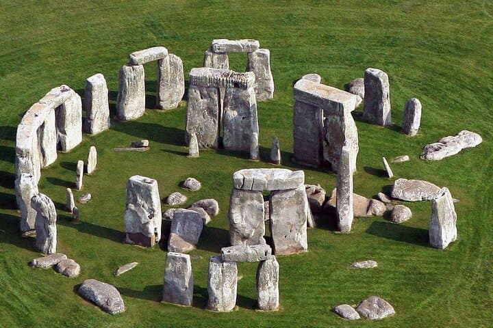 Private Tour of Stonehenge and Hampton Court Palace
