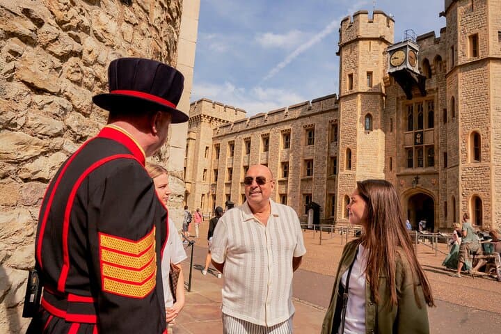 Discover the Tower of London alongside an expert guide, and learn all you need to know about its famous beefeaters