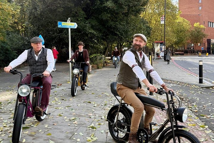 Private London E-Bike Tour on Fun Retro Bikes