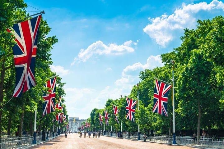 Buckingham Palace Tour and Afternoon Tea