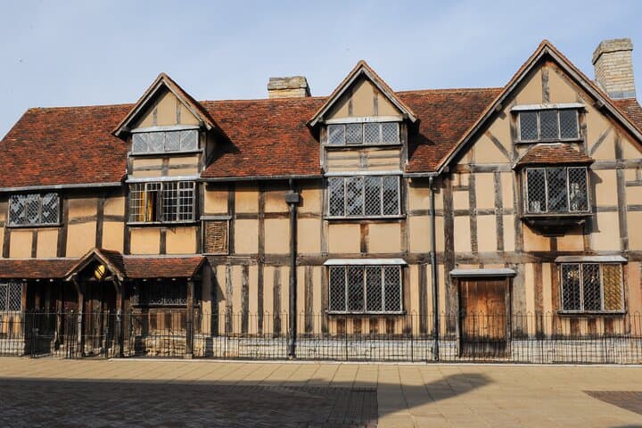 Day Trip from London to Stratford-upon-Avon and Warwick Castle