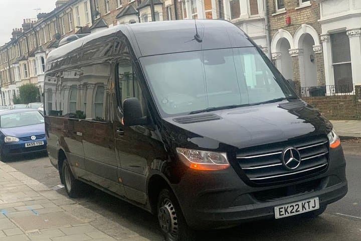 Private London Transfer: Heathrow, Gatwick or Stansted to Hotel
