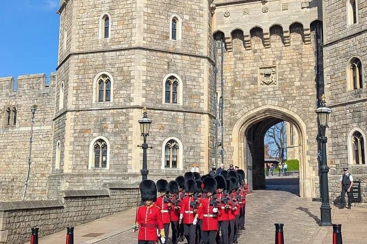 Exclusive Private Day Tour Windsor Castle, Stonehenge and Bath
