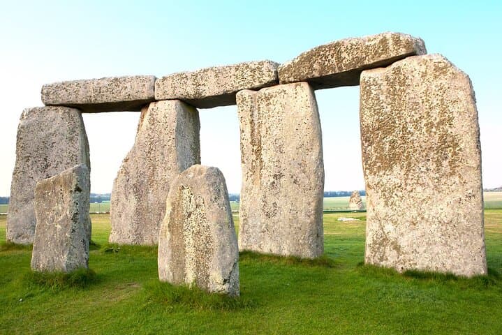 Private Tour of Stonehenge and Hampton Court Palace
