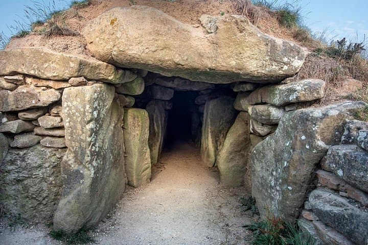 Private Neolithic Tour of the complete Stonehenge Landscape
