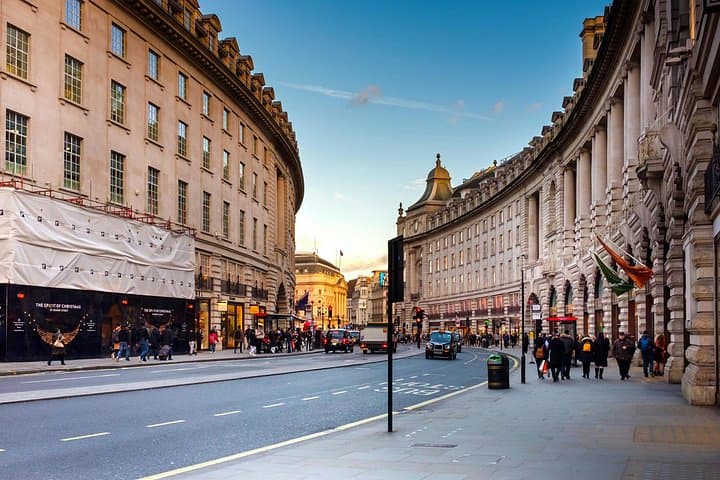 Discover London’s Flavors Borough Market Tour