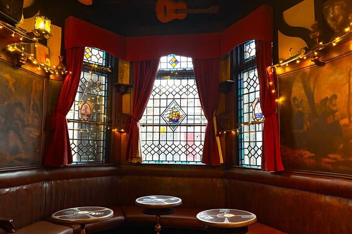 Victorian surroundings and stories