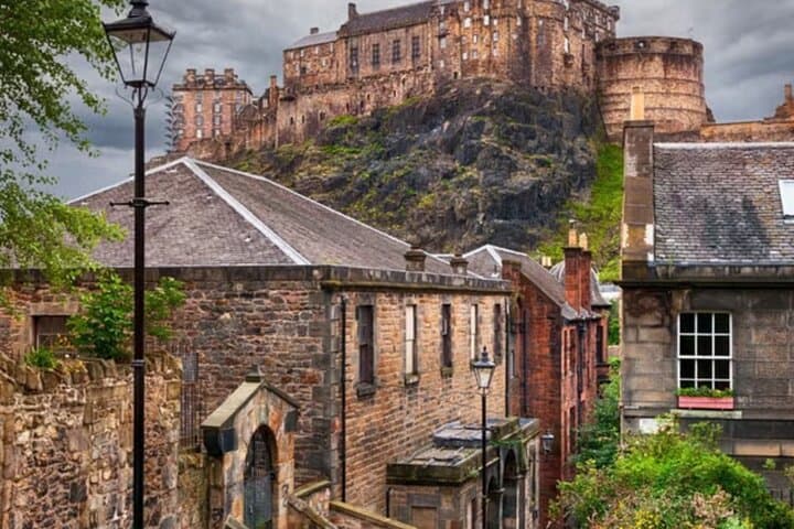 Discover Edinburgh’s Secrets on a Guided Old Town Walking Tour