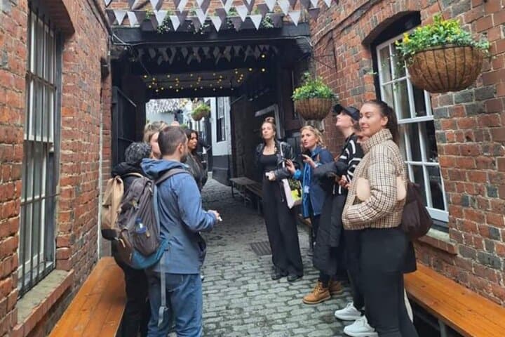Newcastle Walking Tour: Geordie Culture, Snack & Local Stories
