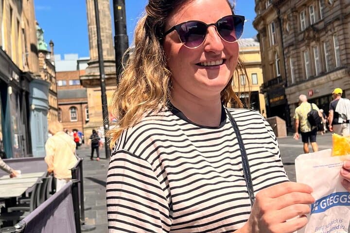 Newcastle Walking Tour: Geordie Culture, Snack & Local Stories
