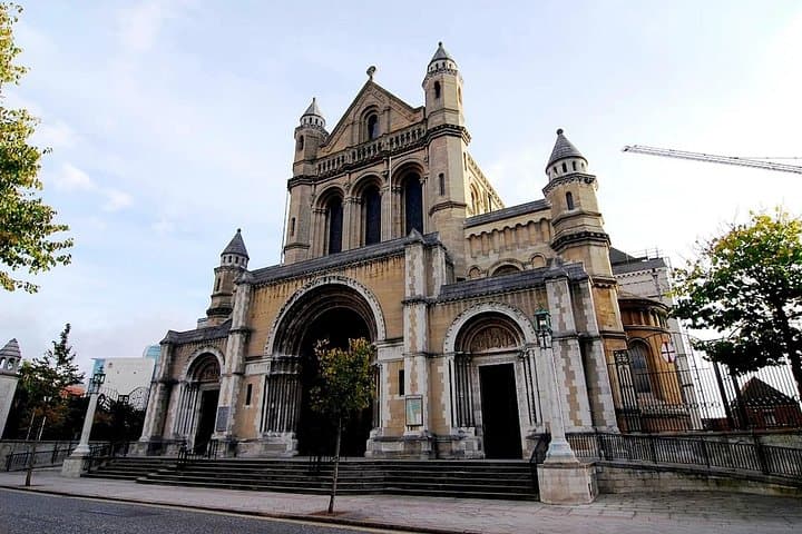 Self Guided Walking Tour of Belfast with Audio Guide