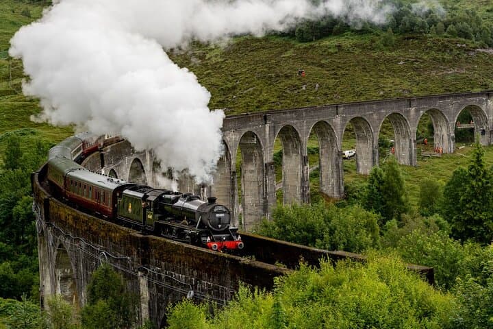Edinburgh: Isle of Skye Jacobite Steam Train and Whisky Tour