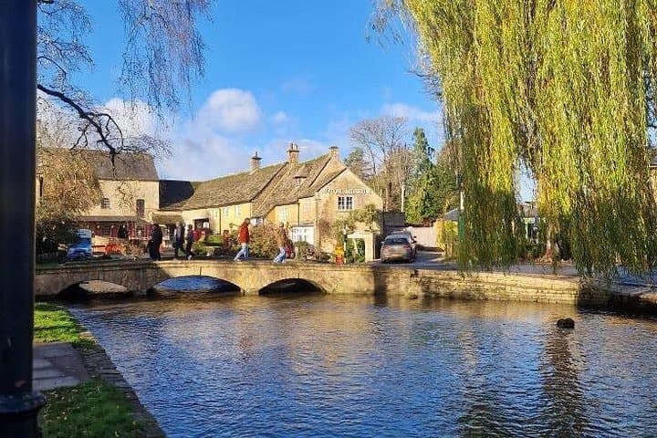 Stonehenge & Cotswolds Small Group Tour from London