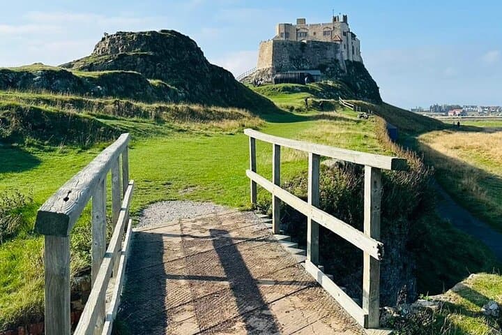 Holy Island, Alnwick Castle/Gdns, Border Guided Private Day Tour