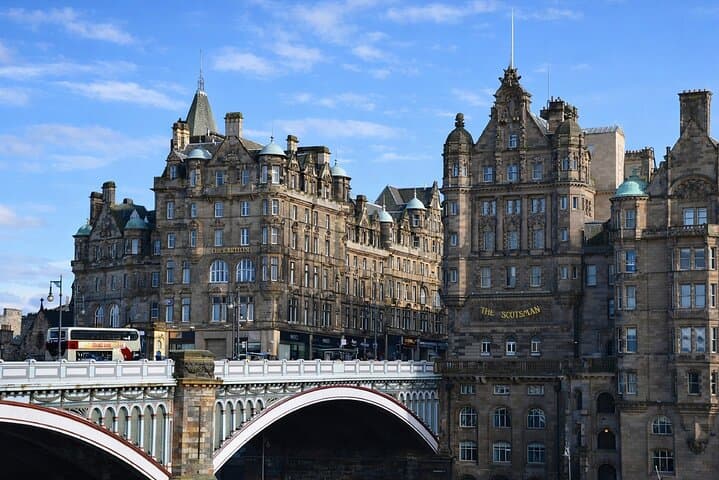 Edinburgh Walking Tour: Explore Top Sights & Hidden Gems