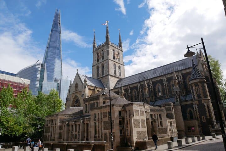 Tour between the City of London and the south side of the River Thames