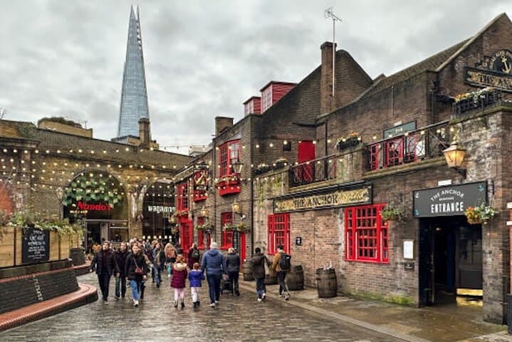 Tour between the City of London and the south side of the River Thames