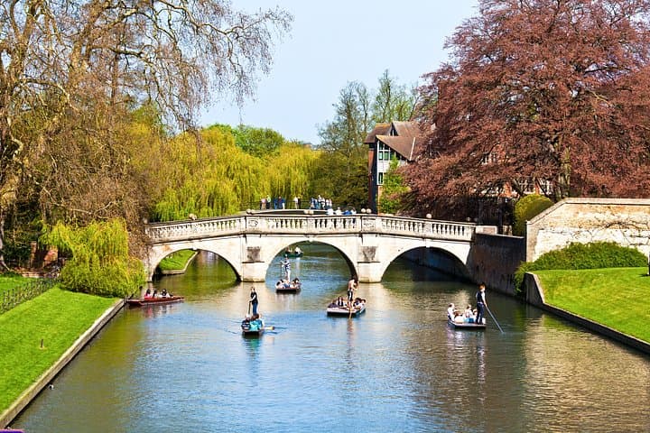 Windsor Castle, Stonehenge and Oxford Day Guided Tour from London