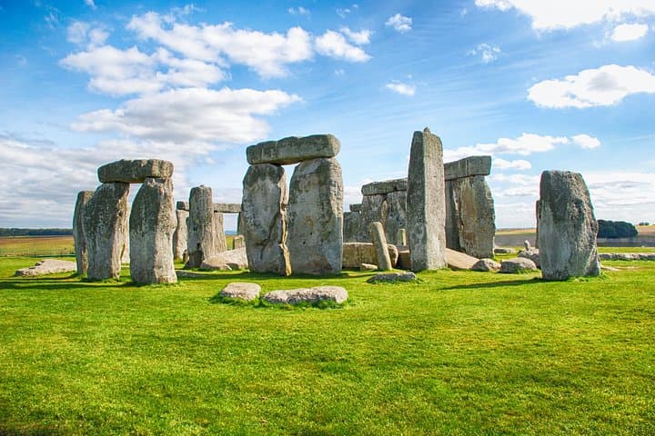 Windsor Castle, Stonehenge and Oxford Day Guided Tour from London