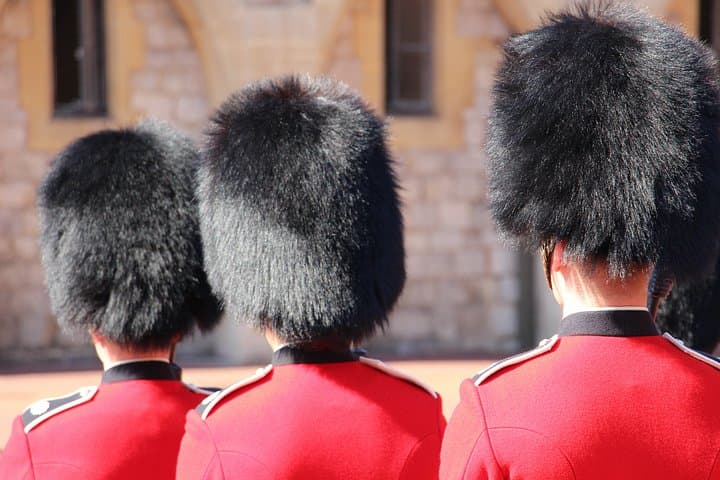 Windsor Castle, Stonehenge and Oxford Day Guided Tour from London