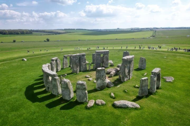 Stonehenge, Windsor Castle and Bath Full Day Guided Tour