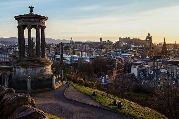 Edinburgh Full-Day Walking Tour with Edinburgh Castle included