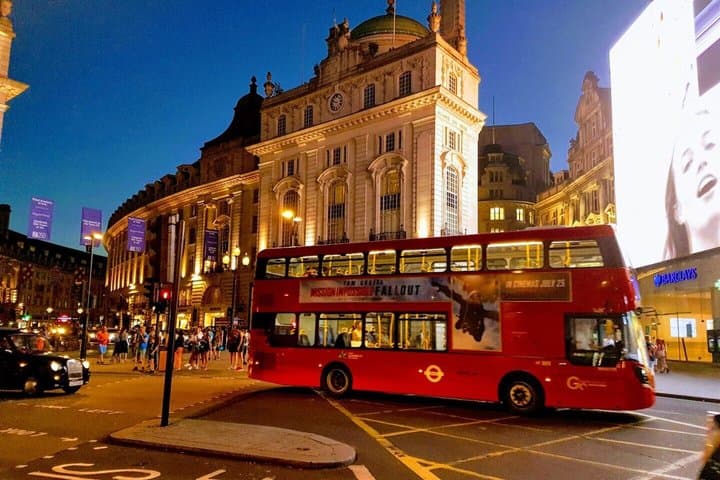 Private Illumination Tour of London by Black Cab with Pickup Drop