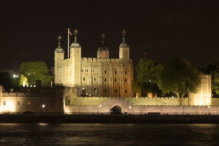 Private Illumination Tour of London by Black Cab with Pickup Drop