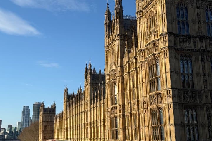 Early Morning Guided Walking Tour in London