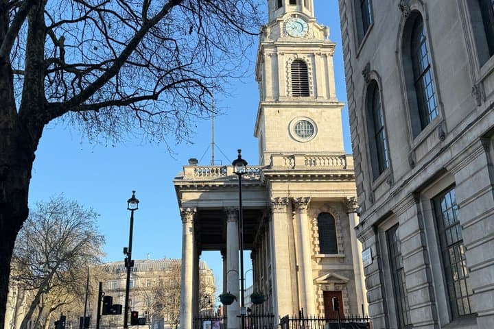 Early Morning Guided Walking Tour in London