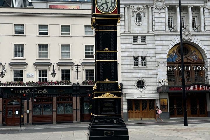 Early Morning Guided Walking Tour in London