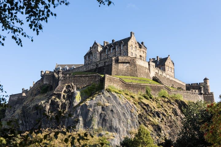 Discover Edinburgh: A Self-Guided Tour