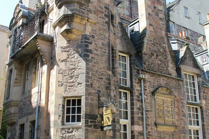 Discover Edinburgh: A Self-Guided Tour