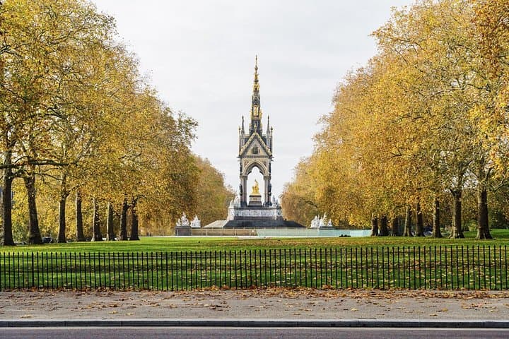 London Power, Palaces and Royal Secrets Walking Tour