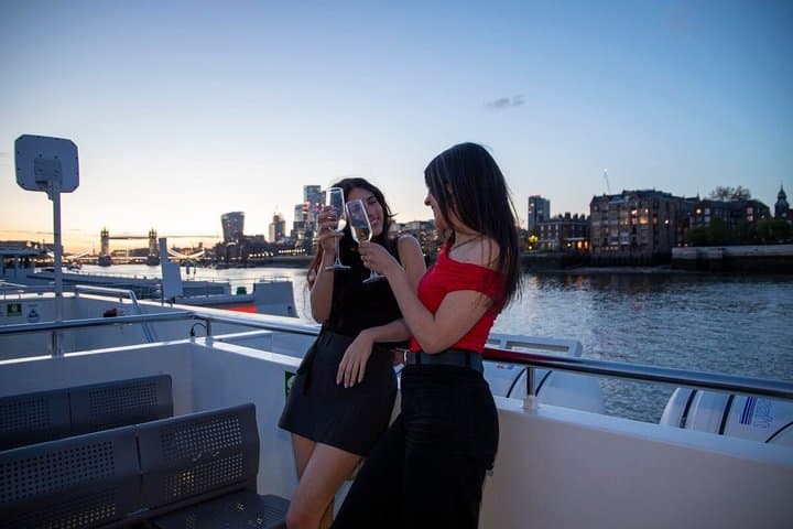 River Thames Evening Cruise with Sparkling wine and Canapés