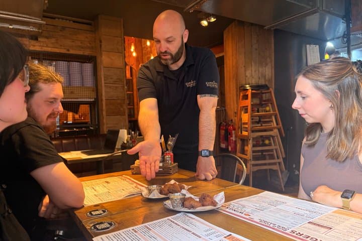 Edinburgh Walking Tour with Scottish Bites Food Tasting