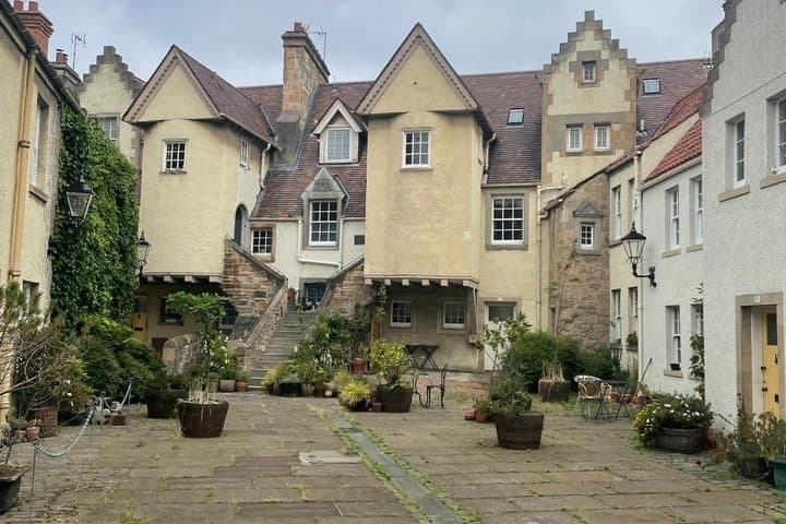 Voice of the Mile Edinburgh Royal Mile GPS Guided Audio Tour