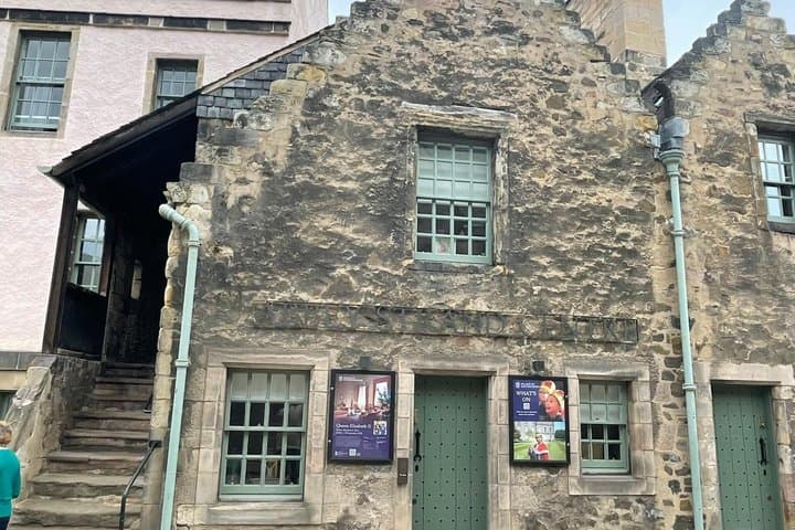 Voice of the Mile Edinburgh Royal Mile GPS Guided Audio Tour