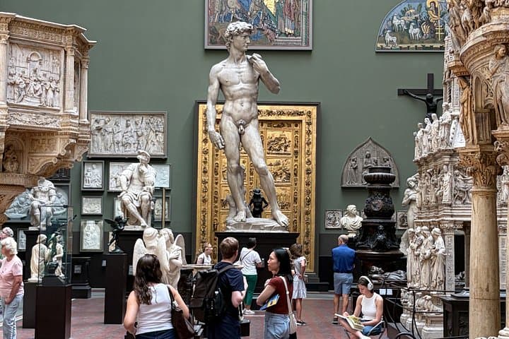 V&A Museum Highlights: Small-Group Tour with a Historian
