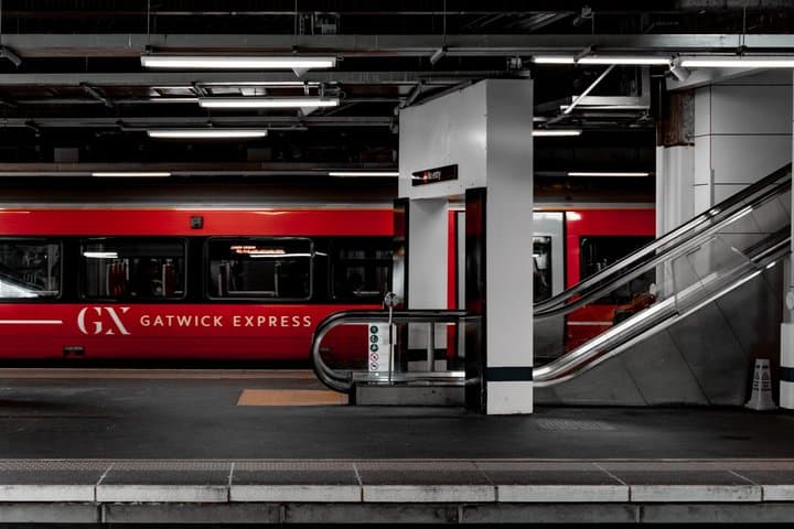 Gatwick Airport: Direct Train Transfer to Central London