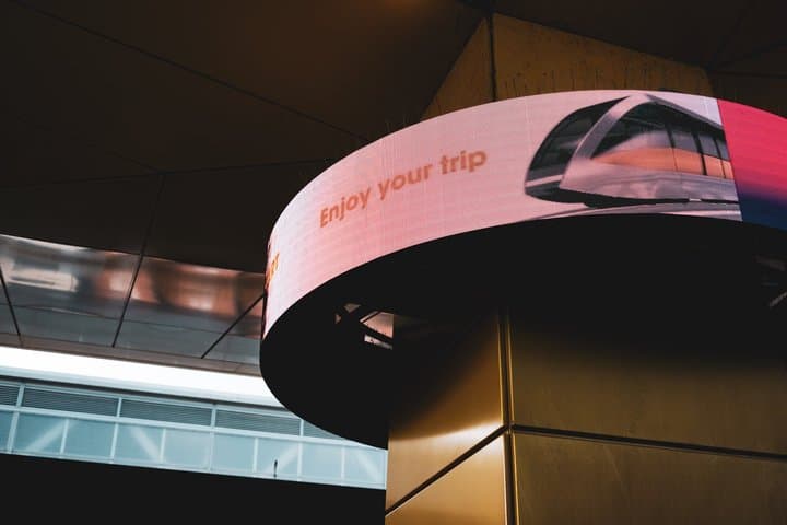 Luton Train Transfer between Luton Airport and London