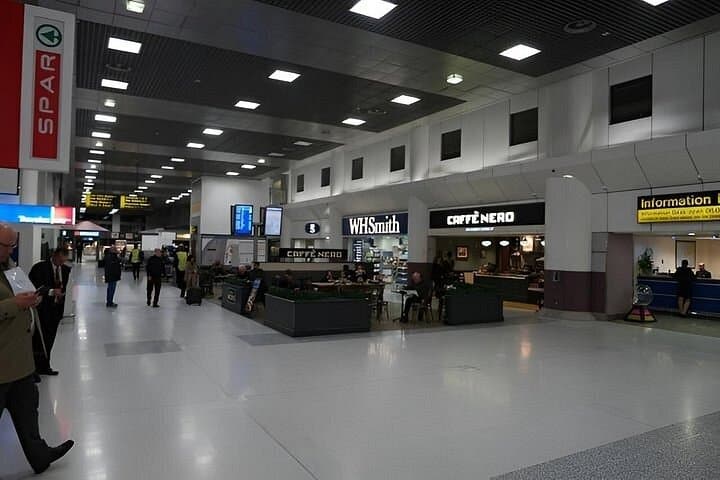 Private Transfer from Manchester Airport to Liverpool