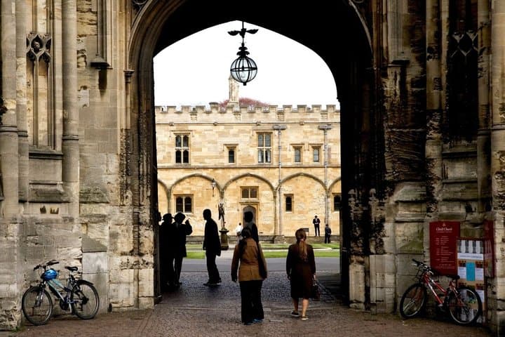 Oxford Scavenger Hunt & Highlights Self-Guided Walking Tour